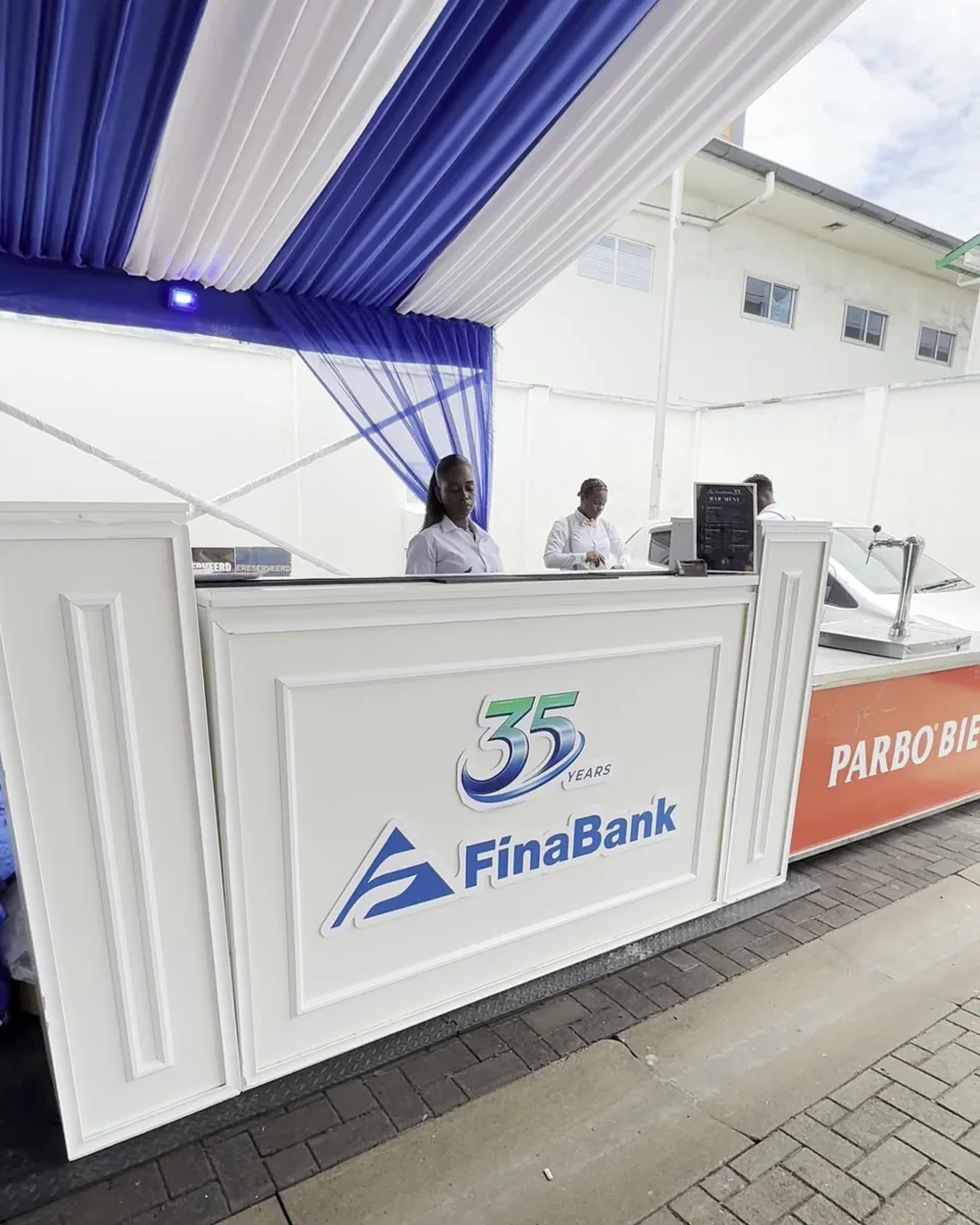 De Brothers Mixture bar op het 35-jarig jubileum van Finabank
